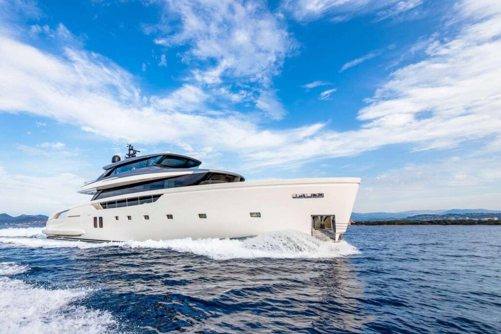 Motor Yacht H profile